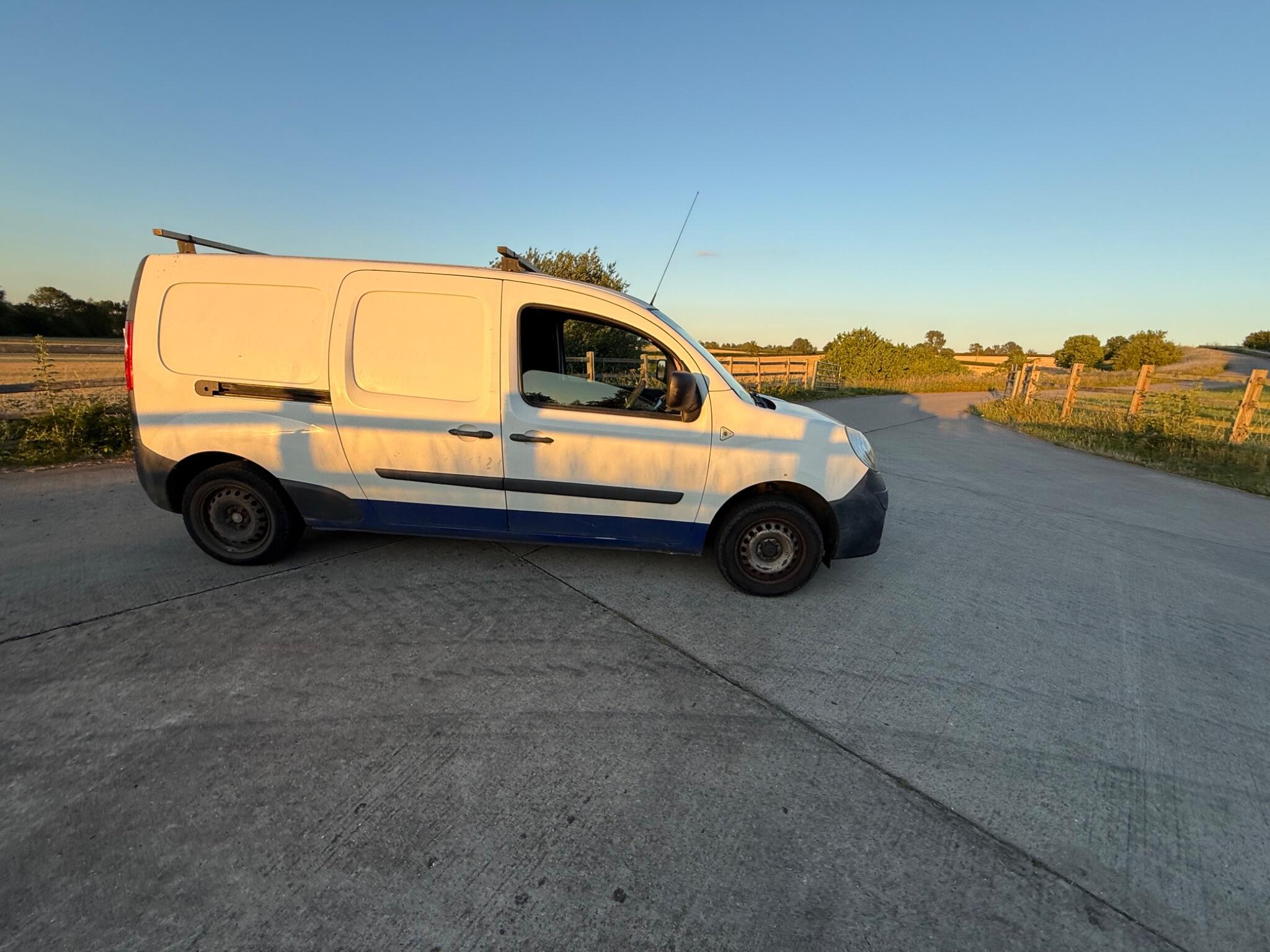 Renault Kangoo Maxi 1.5 LL21 dCi FWD L3 H1 4dr — photo 55 of 68